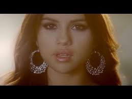 Selena gomez often wears her hair toward 1 side. Selena Gomez Who Says Hair And Makeup Tutorial Saubhaya Makeup