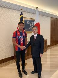 Penyerang muda negara hadi fayyadh abdul razak, cipta sejarah jadi pemain pertama malaysia untuk beraksi. Ambassador Oka Received A Courtesy Call By Professional Footballer Mr Hadi Fayyadh Embassy Of Japan In Malaysia