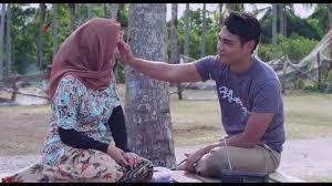 Aku tidak pergi yang badung tuh kau, bukannya permisi atau bangunin saya kek, kataku. Astro Gempak Tayangan Perdana Filem Kau Yang Satu Facebook