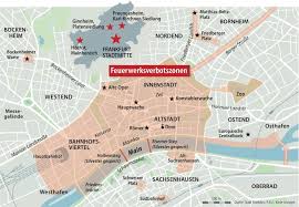 Die maskenpflicht gilt zwischen 8 und 22 uhr, weil sich zu diesen zeiten die meisten menschen in den ausgewiesenen bereichen aufhalten und dadurch die gebotenen abstände in vielen fällen nicht gewahrt werden können. Wegen Corona Silvester Unter Strikter Kontrolle
