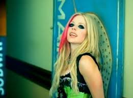 Résultat de recherche d'images pour "avril lavigne hot"