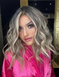 Cundina de color 💇🏼‍♀️ Incluye ▪️Diseño de color ▪️Spa de hidratación  ▪️Despunte ▪️Estilizado $200 semanales en 10 semanas Iniciamos 3 de febrero  Información Salon Abi Davila