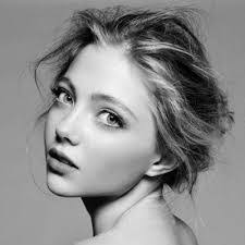 Anna Wachholz's Instagram, Twitter & Facebook