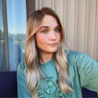 Hannah Kenyon's Instagram, Twitter & Facebook