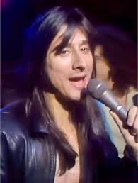 What is Steve singing in this SBS grouping?