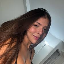 Claudia Nieves's Instagram, Twitter & Facebook