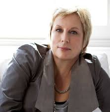 Jennifer Saunders to write autobiography for Penguin