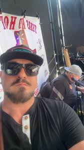 Dani Reed is a straight killer! Fun song swap at Alumni Sports Bar & Grill  one of the best voices out there!