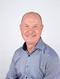 Peter Smiles's Instagram, Twitter & Facebook