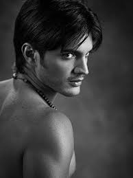 Daniel Elbittar: Tiene todo excepto a ti