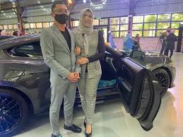 Beri hadiah jam rolex & kereta mustang buat suami. Guru Pendidikan Khas Terkejut Dapat Kereta Mustang Anggap Makbul Doa Anak Syurga Figura Mstar