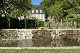 Boutique en ligne des jardins de nana proposant kits et fiches de points de croix dans les collections lucas créations, soizic, points contés, la garrique, cousines et compagnie, lindner's kreuzstiche, ub design, toiles et bandes à broder zweigart. Les Jardins D Anais Un Ecrin De Verdure A Clausen Paperjam News