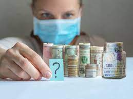 Avem cel mai simplu calculator de curs valutar si pentru a afla valoarea care va intereseaza nu trebuie decat sa introduceti suma pe care vreti sa o schimbati din dolari in lei si sa alegeti bineinteles moneda dolari ca sursa, cea in lei fiind deja. Cum E Mai Eficient In Pandemie Economisire In Lei Euro Dolari Sau Altceva Trei Variante De CoÈ™ Valutar Libertatea