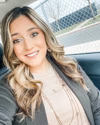 Laura Thatcher's Instagram, Twitter & Facebook