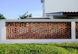 Model rumah minimalis terdapat banyak sekal variasi bentuk dan type tidak terkecuali pagar yang akan digunakan pada rumah tersebut. 10 Inspirasi Desain Pagar Beton Unik Dan Estetik Khas Rumah Modern
