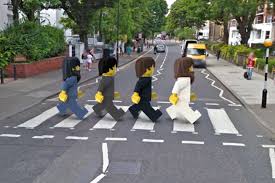 Umgesetzt wurde diesmal der mercedes citaro e4 der ruhrbahn essen, wagen 4154. Google Maps The Beatles Uberqueren Als Lego Minifiguren Die Abbey Road Zusammengebaut