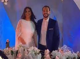 أنا وزوجتى نتحسن.وهانى مهنى لم يصرح باستكمالى التصوير مصابا بكورونا. Ø£ÙˆÙ„ ÙÙŠØ¯ÙŠÙˆ Ù…Ù† Ø§Ù„Ø§Ø­ØªÙØ§Ù„ Ø¨Ø¹Ù‚Ø¯ Ù‚Ø±Ø§Ù† Ø£Ø­Ù…Ø¯ Ø®Ø§Ù„Ø¯ ØµØ§Ù„Ø­ ÙˆÙ‡Ù†Ø§Ø¯ÙŠ Ù…Ù‡Ù†Ø§ Ù…ØµØ±Ø§ÙˆÙ‰