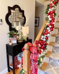 21 best staircase christmas decorations for banisters and railings. 15 Festive Christmas Staircase Decor Ideas