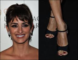 Yesterday I celebrated my late birthday with my mates and my girls at  bowling, we forget to take more photos of all of us now it just me and my  girls for