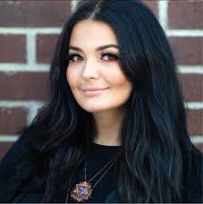 Vicki Hale's Instagram, Twitter & Facebook