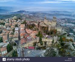 San marino is a unique residential community that values its community spirit, quiet tree lined streets, dedicated police and fire departments, lacy park, crowell public library, outstanding schools and the. Luftaufnahme Von Der Republik San Marino In Der Nahe Von Rimini Italien Mit Ihren Mittelalterlichen Burgen Und Mauern Stockfotografie Alamy
