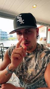 Gavin Winters's Instagram, Twitter & Facebook