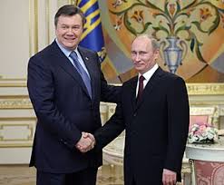 Его признали виновным в том, что он действовал непосредственно с целью добиться оккупации крыма россией. Sud Prigovoril Viktora Yanukovicha K 13 Ti Godam Tyurmy Za Gosizmenu Vikinovosti
