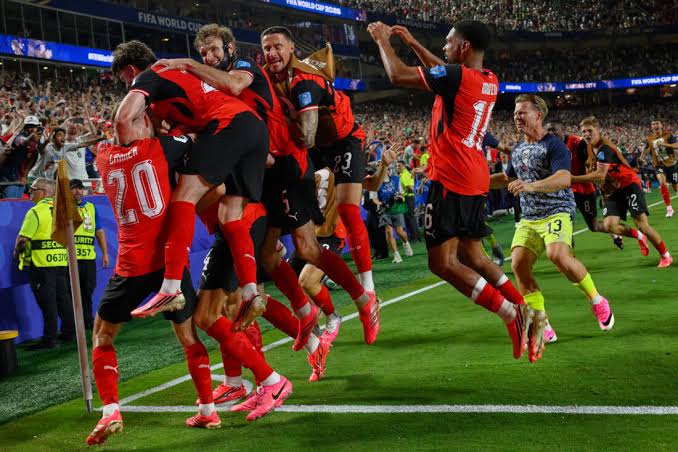 Austria, Algeria trade goals in stoppage time, both advance at World Cup  with stunning 3-3 draw | News, Sports, Jobs - The Mining Gazette
