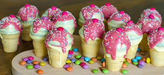 Nun, dann haben wir uns eine tolle idee für sie ausgedacht!köstliche cake pops erobern die backwelt. Eisbecher Rainbow Cake Pops Rezepte Fur Familien Inspirationen Kreatives Essen Baby Kind Und Meer