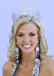 Melissa Roe's Instagram, Twitter & Facebook