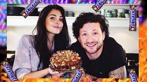 Самые новые твиты от kraantje pappie (@kraantjepappie): Snickers Taart Bakken Met Kraantje Pappie In De Keuken Anna Nooshin Youtube