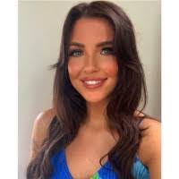 Shauna Reeder's Instagram, Twitter & Facebook