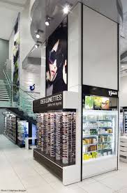 Nouvelle Pharmacie Jean Coutu A Montreal Par Le Groupe Chagall Design Pharmacy Design Retail Design Pharmacy Store