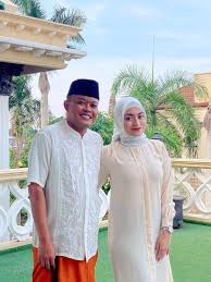 Jun 11, 2021 · dulu pernikahannya viral, nur khamid dan polly kini dikaruniai anak pertama, unggah foto kaki bayi. Klarifikasi Sule Soal Nathalie Holscher Hamil Di Tengah Badai Rumah Tangga Showbiz Liputan6 Com