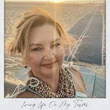 Laurie Begay's Instagram, Twitter & Facebook