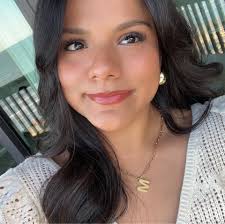 Affordable photographer for senior grad pics in March