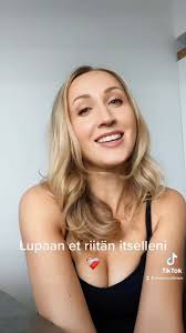 Mun uusin sinkku ’Mitä sä sanoisit nyt’ ulkona keskiyöllä. Ihanaa  vihdoinkin päästä jakamaan tää teidän kanssa! 🤍