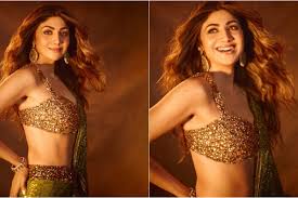 Shilpa Shetty Flaunts Her Curves In Sexy, Blingy Saree; Leaves Fans  Spellbound With Hot Pics | Bollywood News - News18