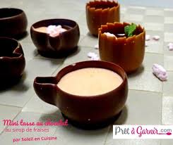 Mini Coupelles Et Mini Tasses Au Chocolat Au Lait Fraise Et Chocolat Noir Soleil En Cuisine Fraise Au Chocolat Chocolat Alimentation