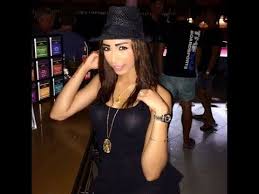 صور عيد زواج دنيا بطمة في المالديف مليء بالرومانسية Festival Captain Hat Fashion Captain Hat