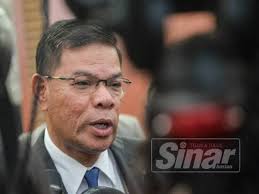 Pihak kementerian perdagangan dalam negeri dan hal ehwal pengguna (kpdnhep) menerusi menterinya datuk seri saifuddin nasution. 5 Juta M40 Dijangka Terima Subsidi Petrol Menteri Kpdnhep