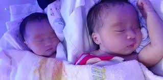 12 NĂM HÀNH TRÌNH MONG CON, GIA ĐÌNH ĐÓN HAI THIÊN THẦN TẠI BỆNH VIỆN VIỆT 