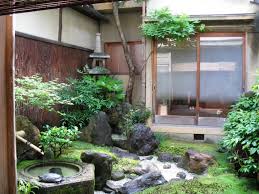 Feb 08 2021 kamu juga bisa membentuk sebuah taman ala jepang di dalam rumah. Cara Membuat Taman Dalam Rumah Infoproperti Indonesia