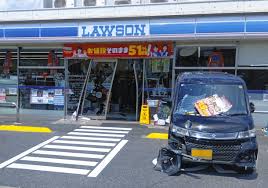 愛知県岡崎市のコンビニに車突っ込む 運転の76歳男性や客にけがなし