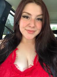 F28 I think red is my colour 😍❤️ : r/SelfieOver25