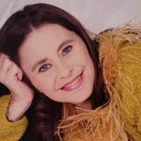 Helen Schade's Instagram, Twitter & Facebook