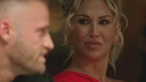 Jono drops a bombshell revelation about Sara and Tim's marriage