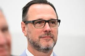 Cupidon frappe en ski de fond