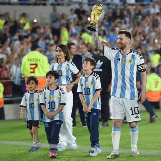 Lionel Messi: Biography, Soccer Player, Inter Miami, Argentina, World Cup