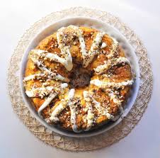 Si tratta della famosa torta di carote americana, quella fortemente profumata di cannella e con una golosa copertura di crema di formaggio cremoso. Monkey Carrot Cake La Ricetta Americana Originale